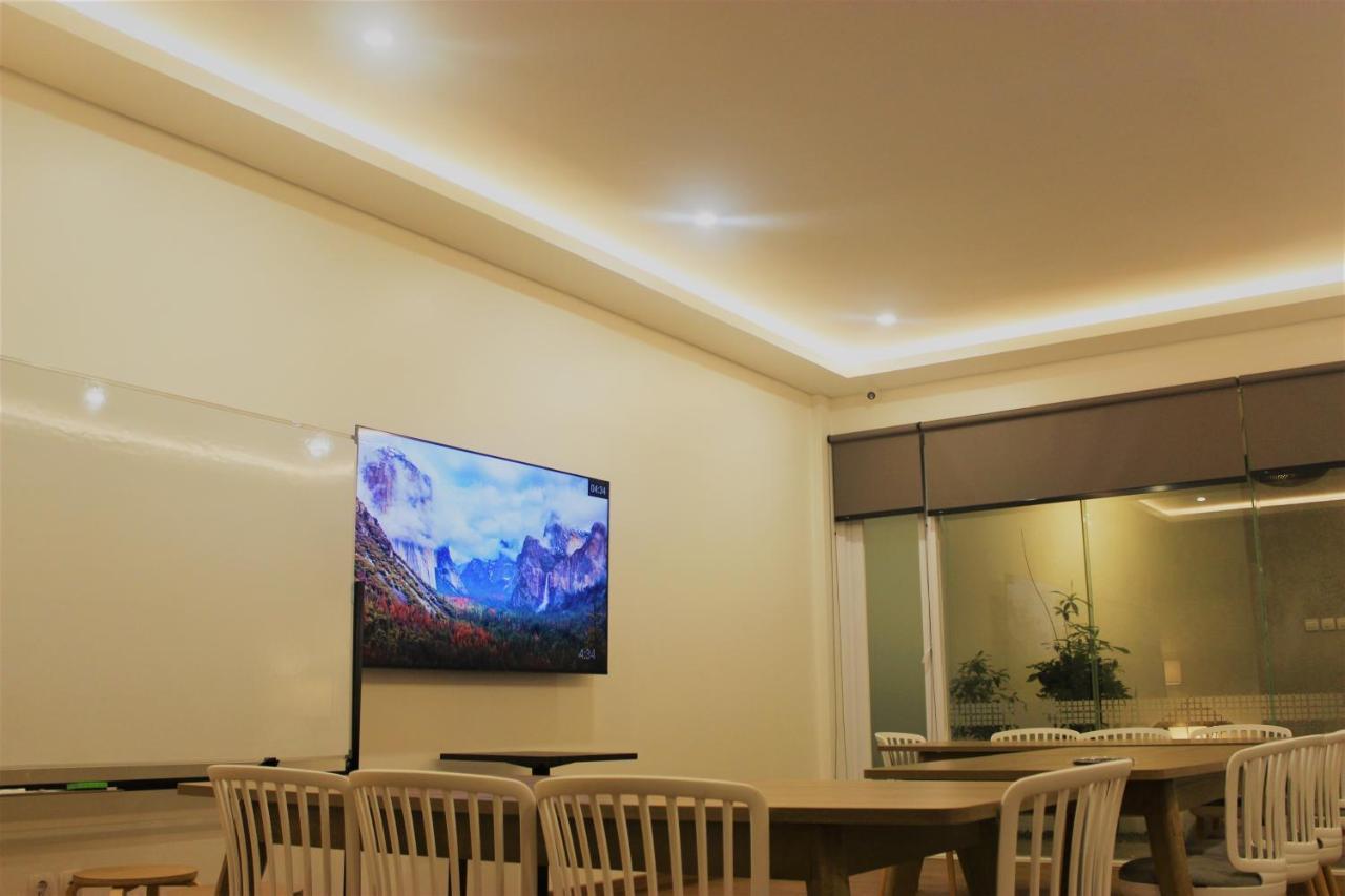 Treehouse Suites - Boutique Serviced Apartment Giacarta Esterno foto