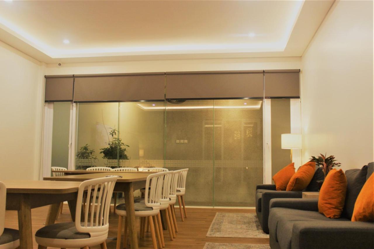 Treehouse Suites - Boutique Serviced Apartment Giacarta Esterno foto