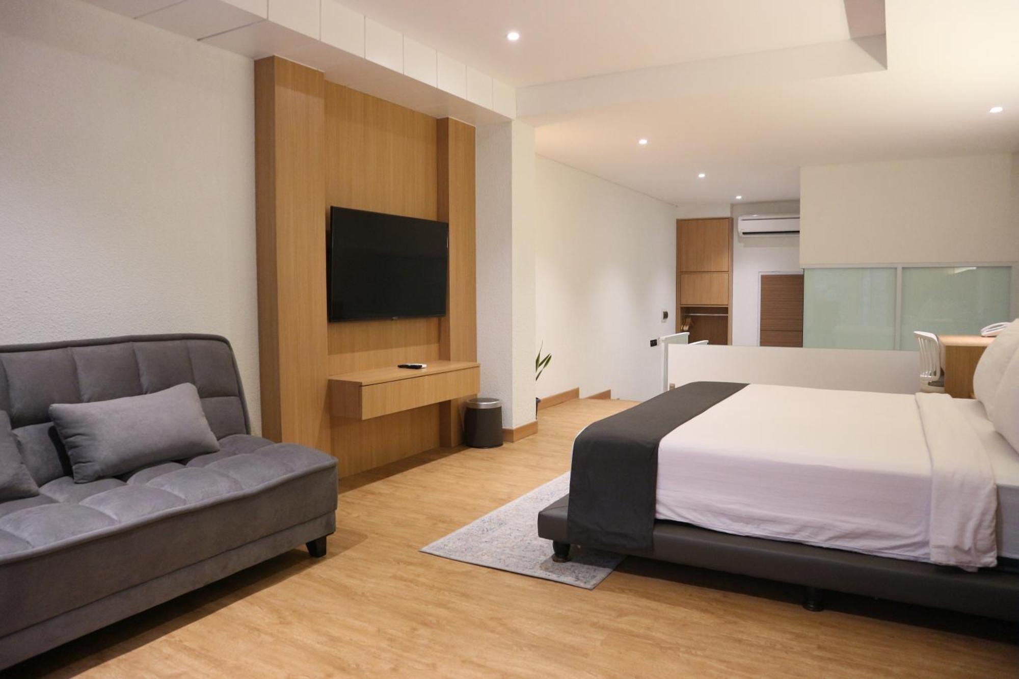 Treehouse Suites - Boutique Serviced Apartment Giacarta Esterno foto