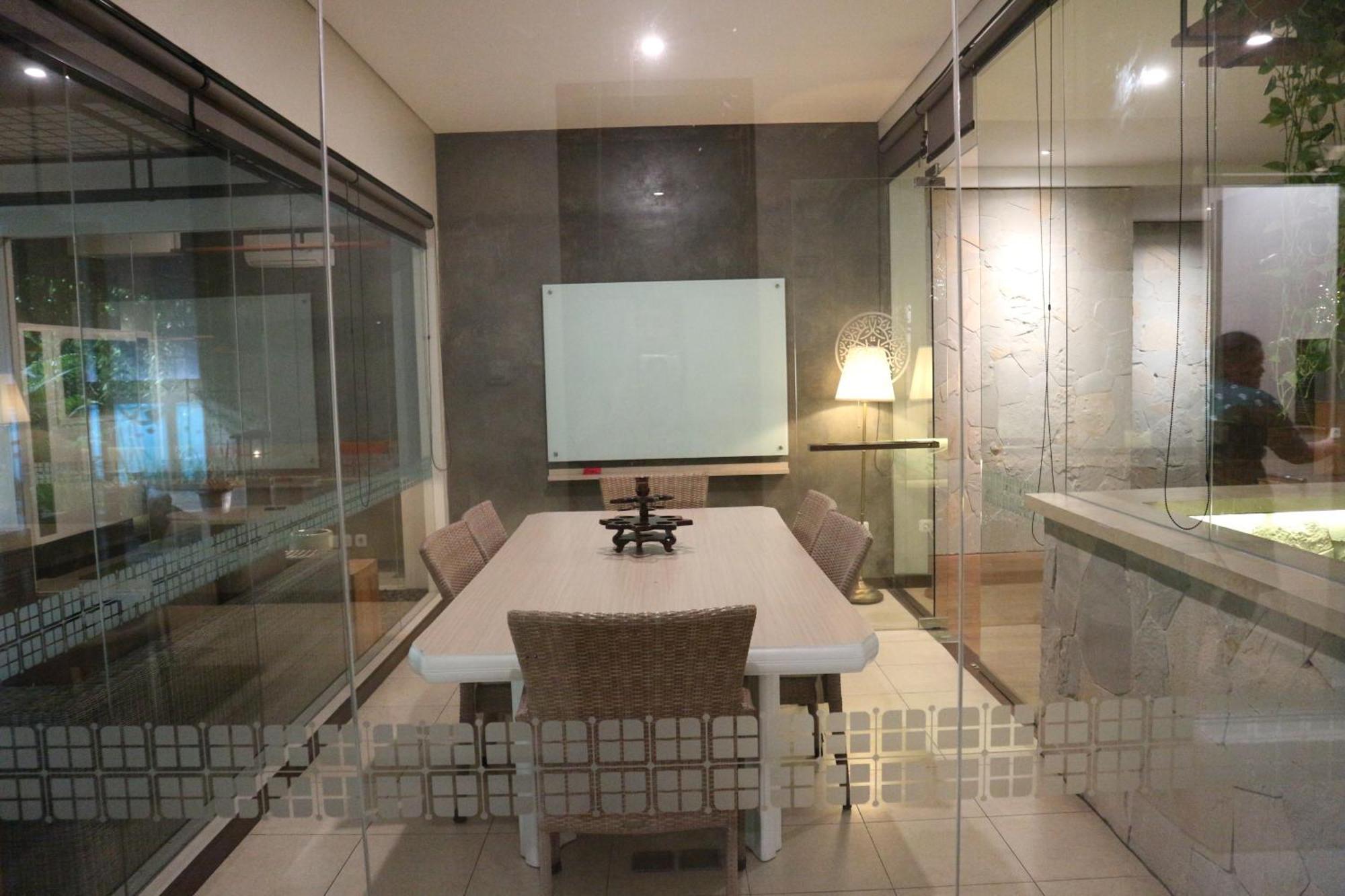 Treehouse Suites - Boutique Serviced Apartment Giacarta Esterno foto